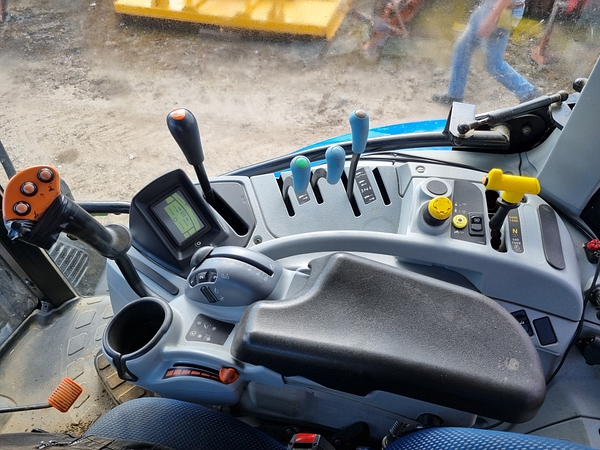 Chris Atkin & Son Ltd - New Holland T6.155